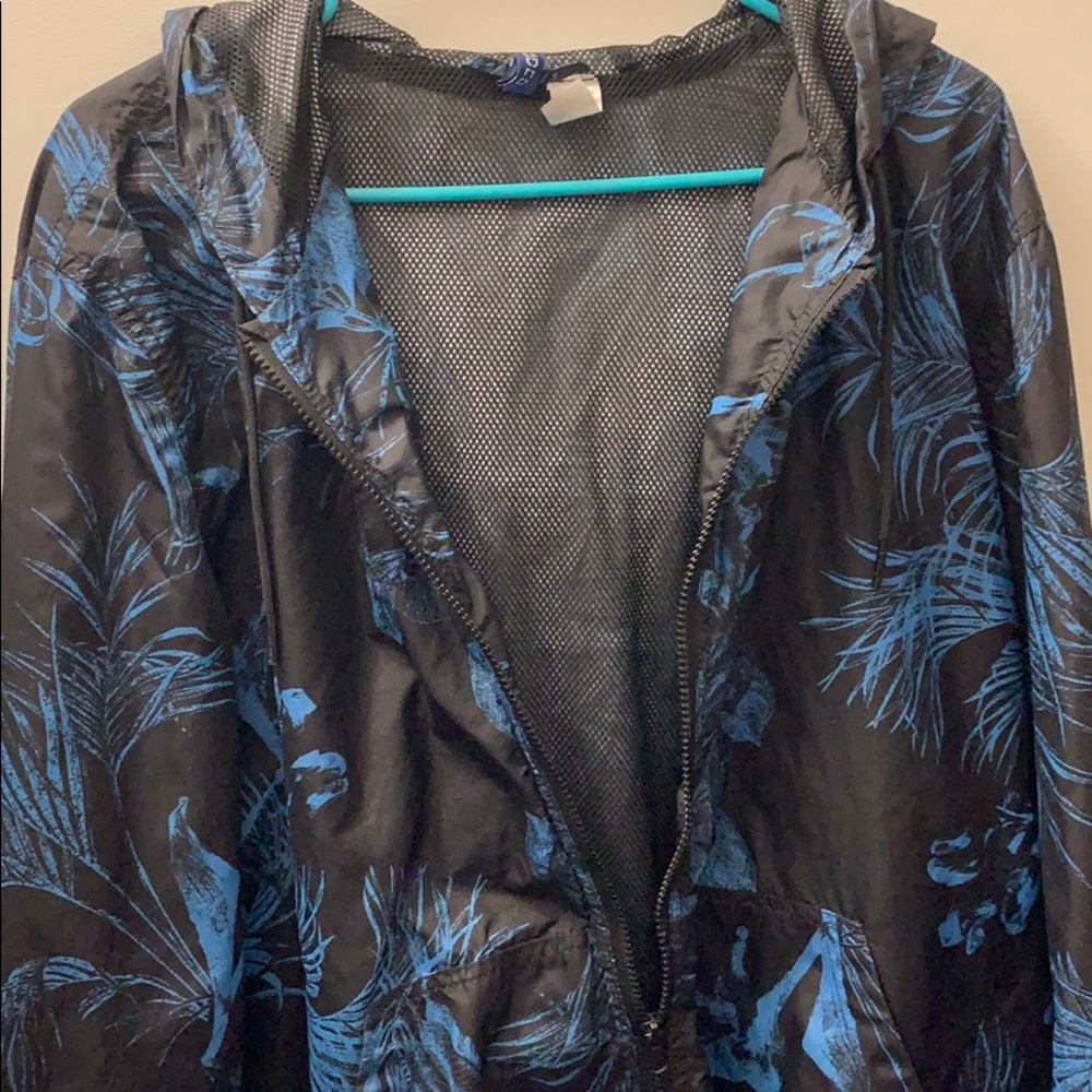large windbreaker - Picture 2 of 2